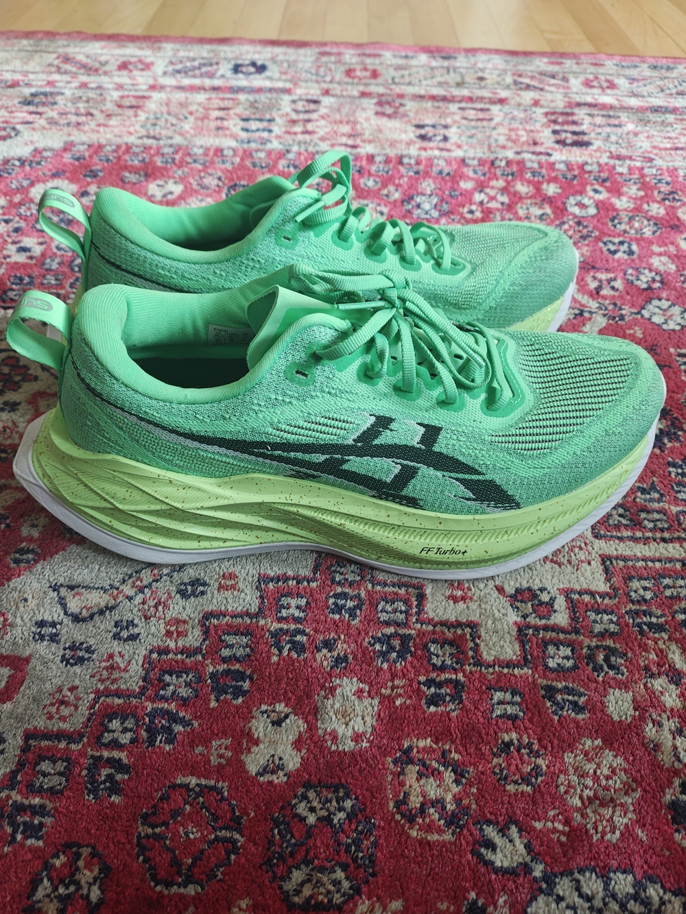 Green ASICS Superblast 2 Women's 9 Men's 7 1/2 Running Shoes